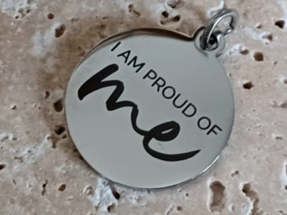 Anhänger I AM PROUD OF me (silberfarben)