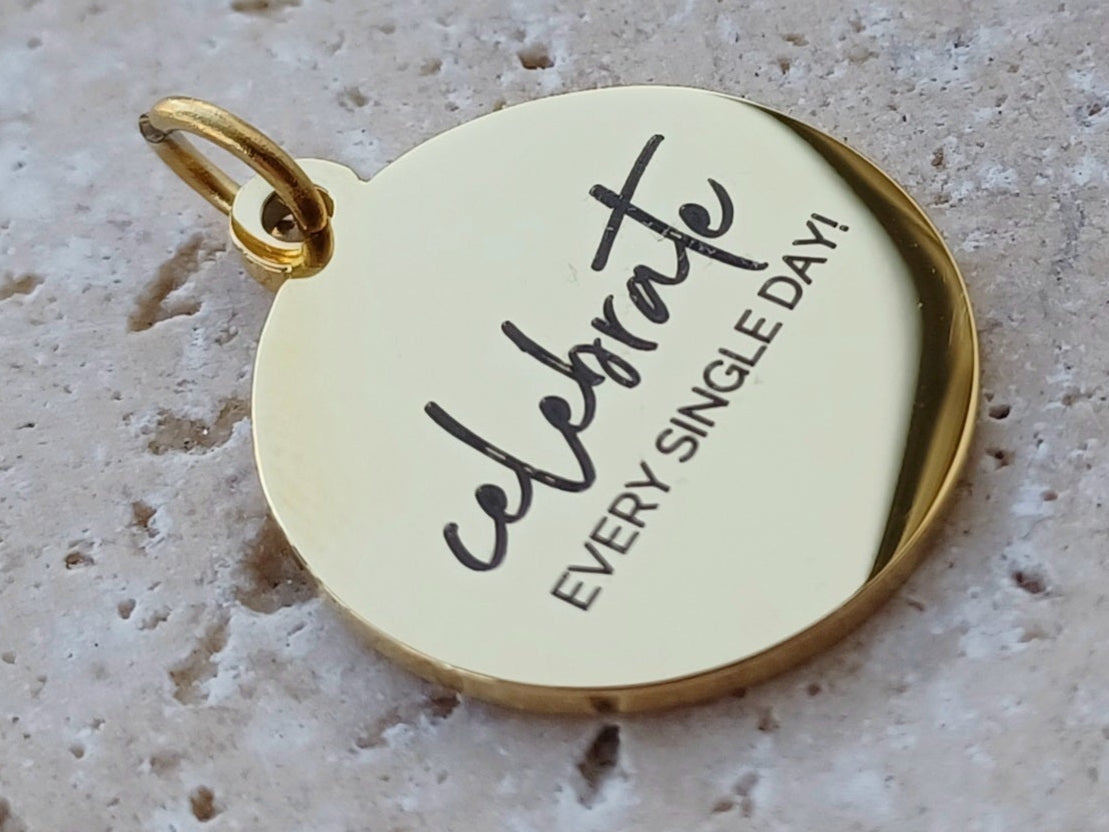 Anhänger celebrate EVERY SINGLE DAY (goldfarben)