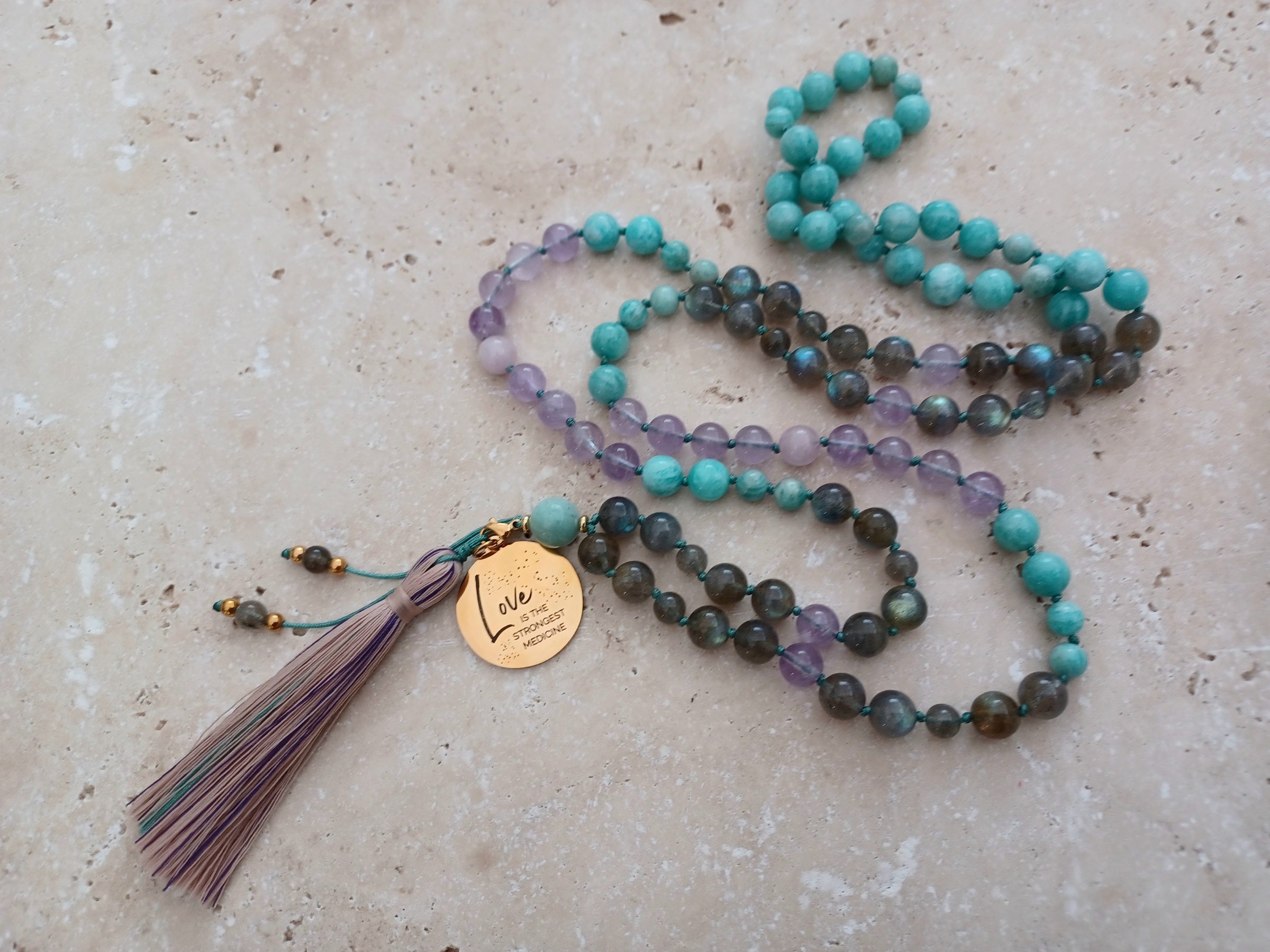 Mala LOVE IS THE STRONGEST MEDICINE! ...Heilung beginnt mit dem Herzen.