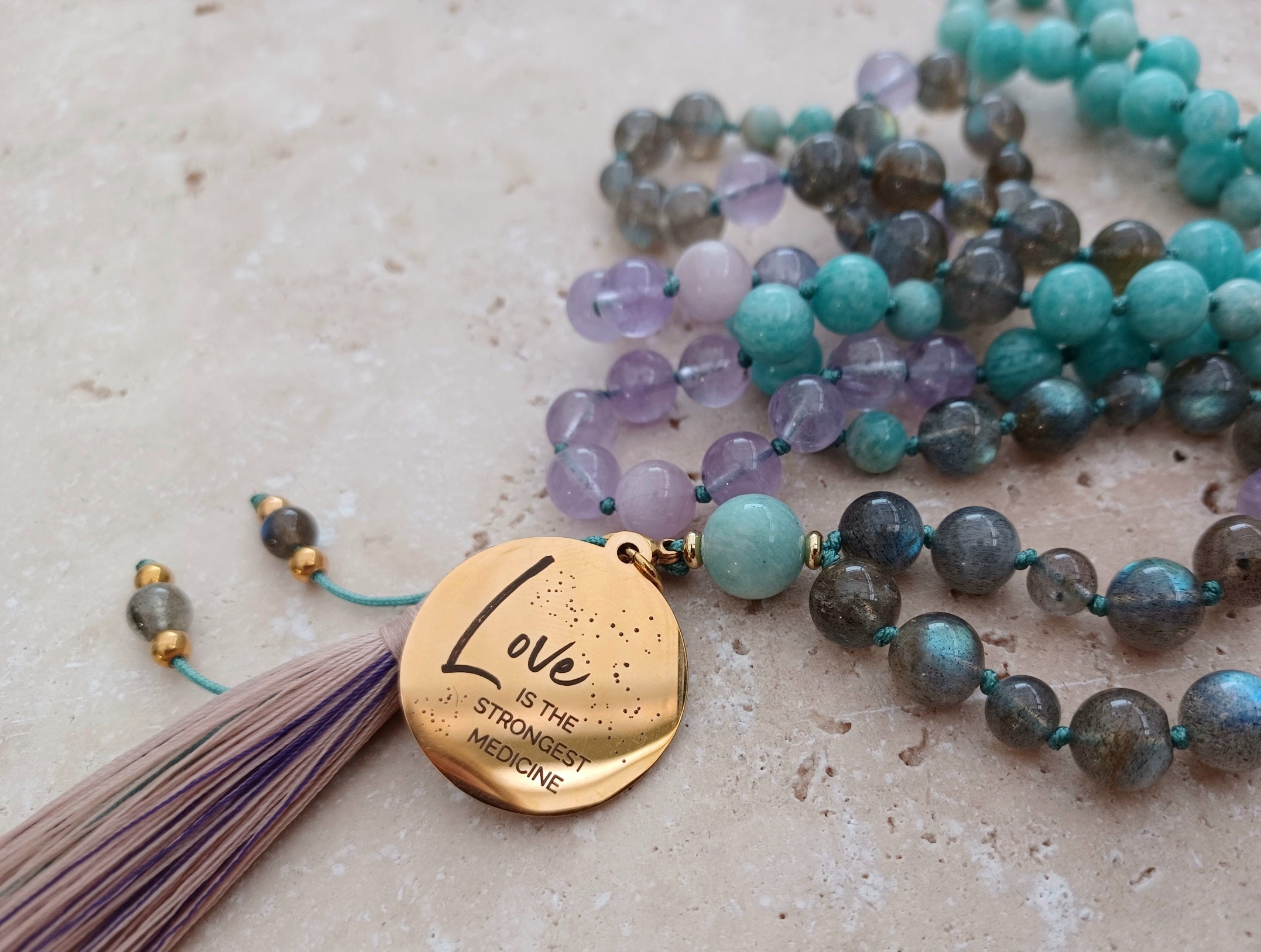 Mala LOVE IS THE STRONGEST MEDICINE! ...Heilung beginnt mit dem Herzen.