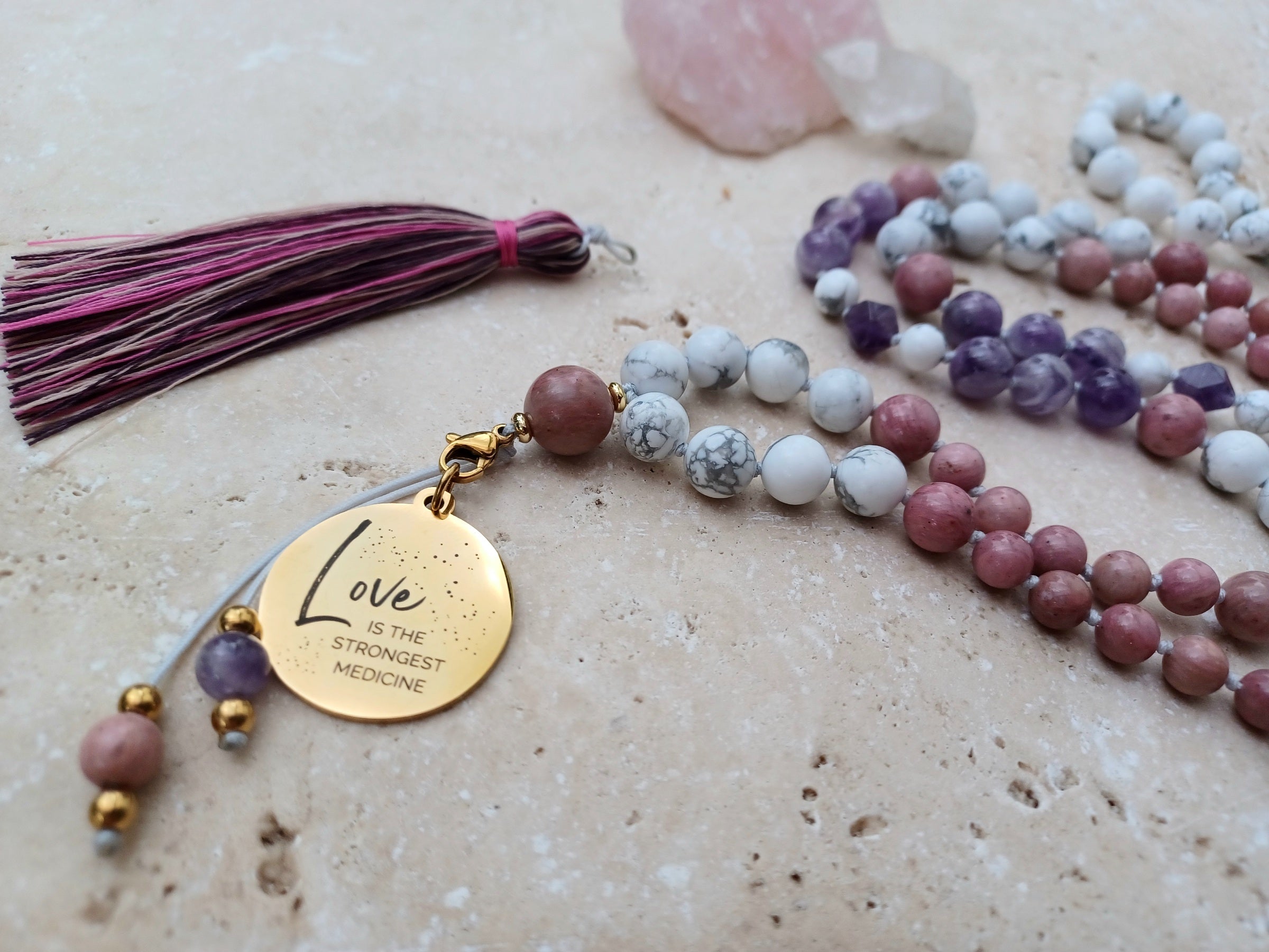 Mala LOVE IS THE STRONGEST MEDICINE ...Heilung beginnt mit dem Herzen.