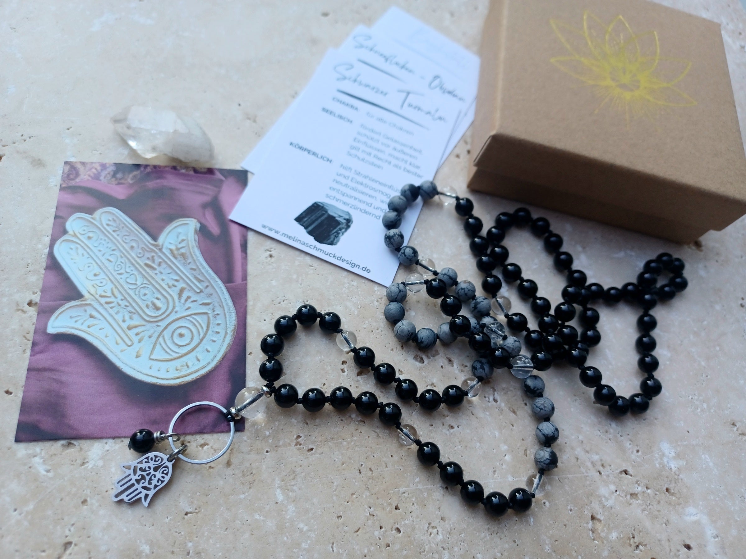 Mala Fatima Hand "Gehalten vom Leben"