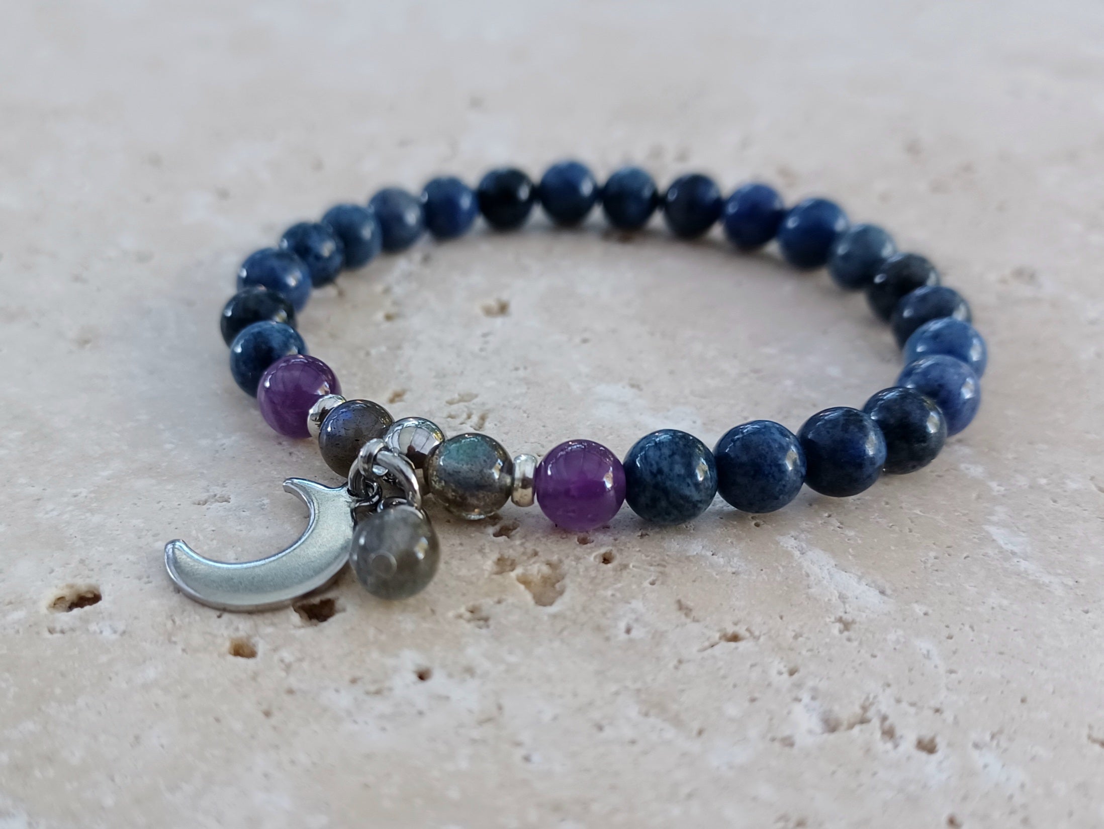 MONDSCHEIN Armband ...Stärke und Leuchtkraft, getragen am Handgelenk.