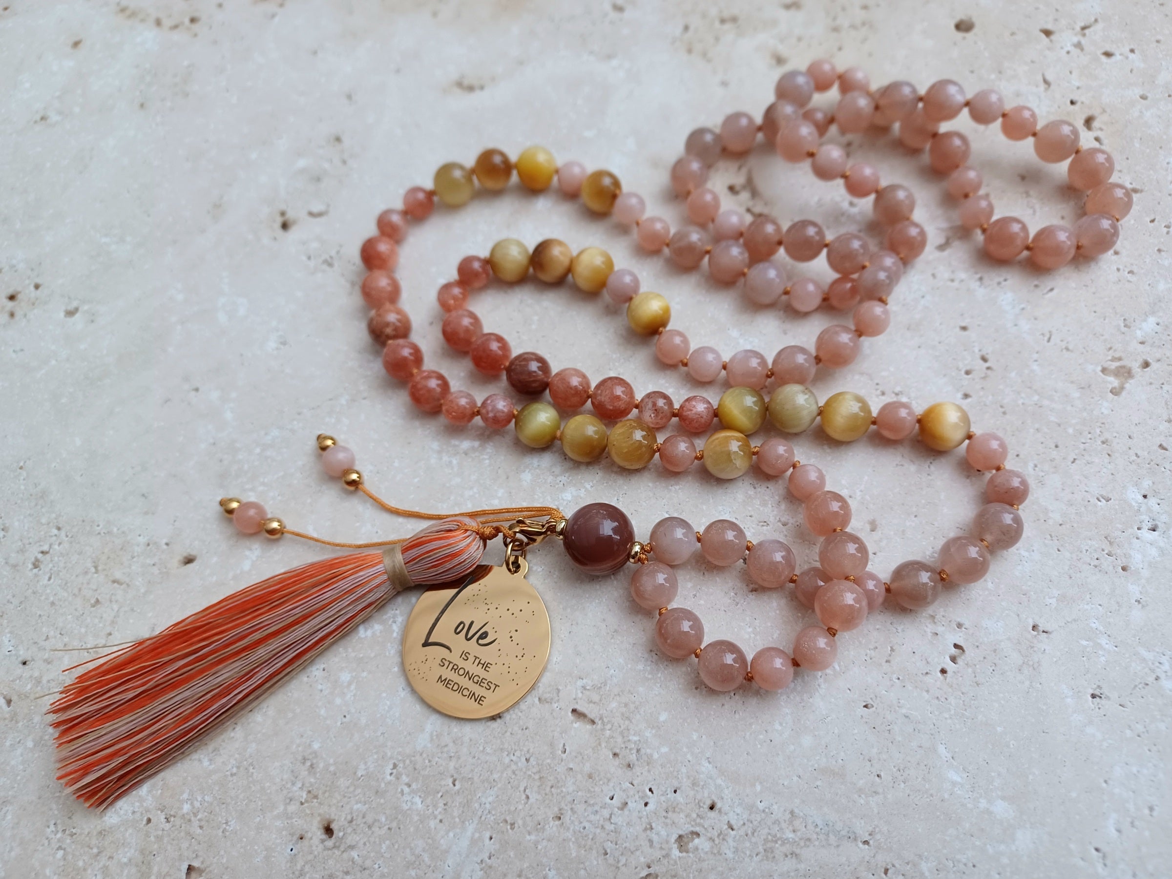 Mala LOVE IS THE STRONGEST MEDICINE. Für deine Selbstliebe, Mitgefühl und Annahme.