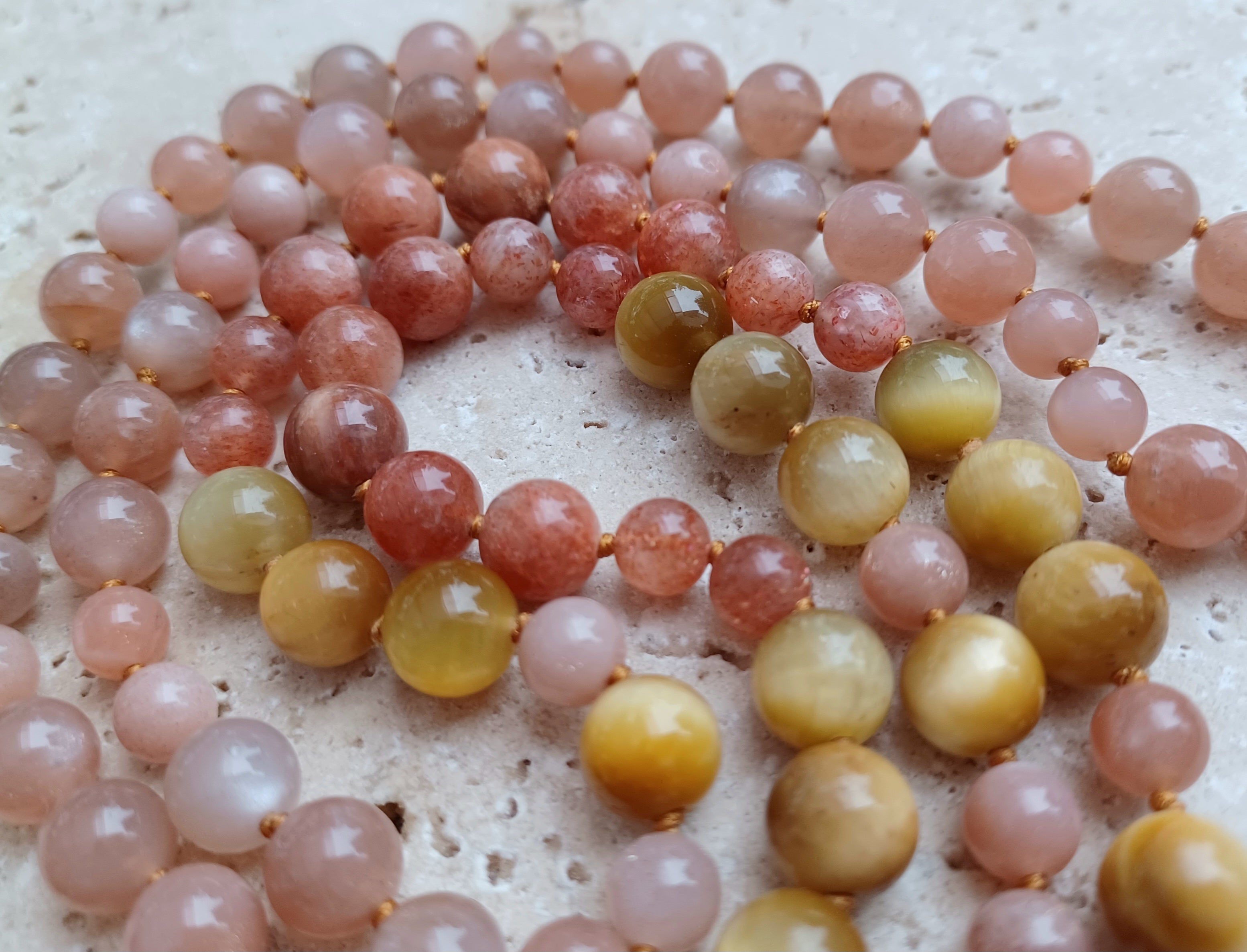 Mala LOVE IS THE STRONGEST MEDICINE. Für deine Selbstliebe, Mitgefühl und Annahme.