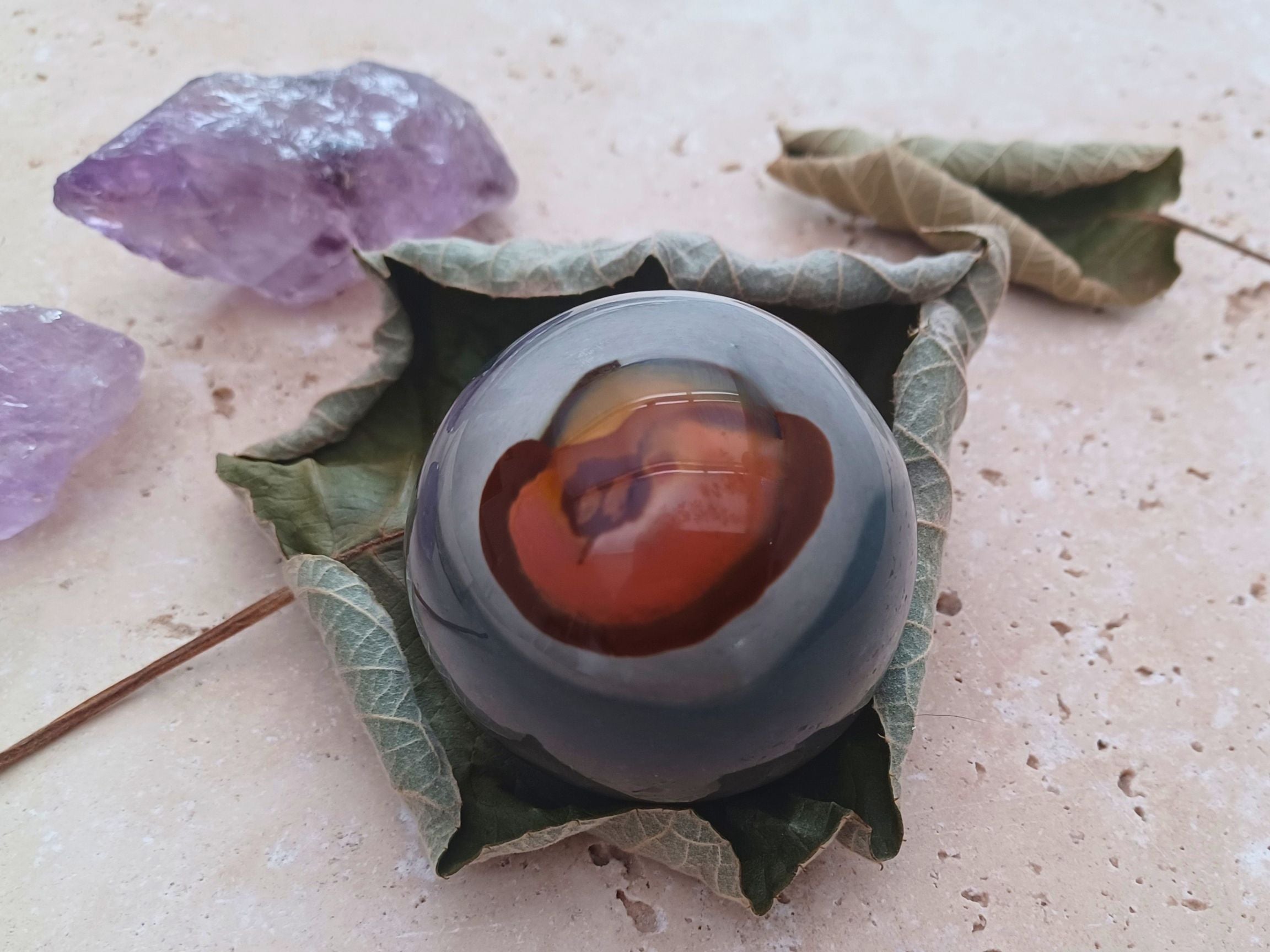 Polychromjaspis Kugel - Kreativität und Fantasie