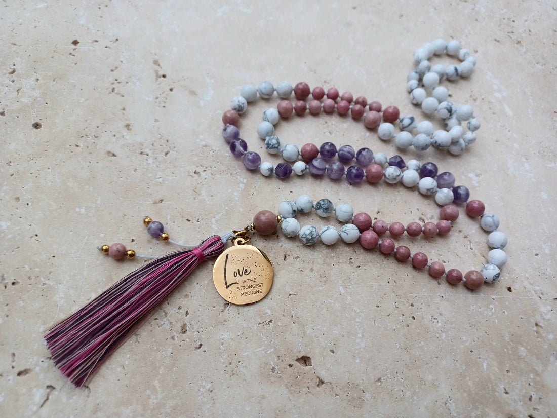 Mala LOVE IS THE STRONGEST MEDICINE ...Heilung beginnt mit dem Herzen.