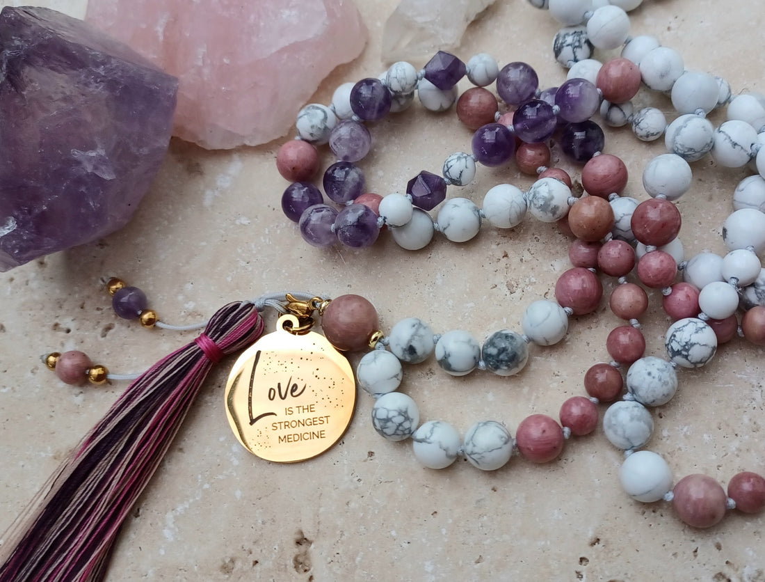 Mala LOVE IS THE STRONGEST MEDICINE ...Heilung beginnt mit dem Herzen.