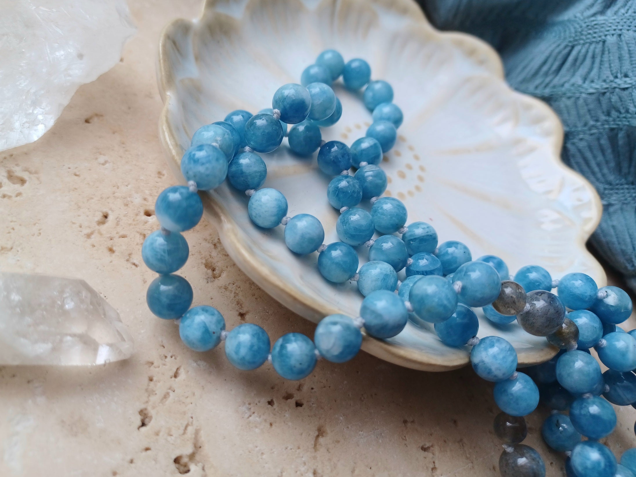 Mala DIE STIMME DES WASSERS. ...weibliche Intuition, emotionale Klarheit und die Kraft des Gesprochenen.