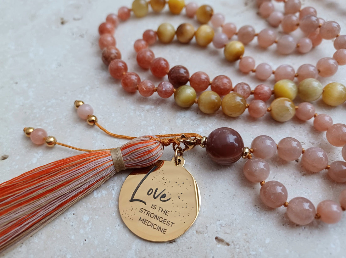 Mala LOVE IS THE STRONGEST MEDICINE.  Für deine Selbstliebe, Mitgefühl und Annahme.