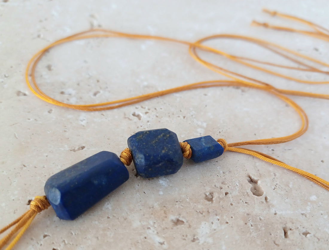 Kette Lapislazuli - „Klarheit beginnt mit Vertrauen in dich selbst.“