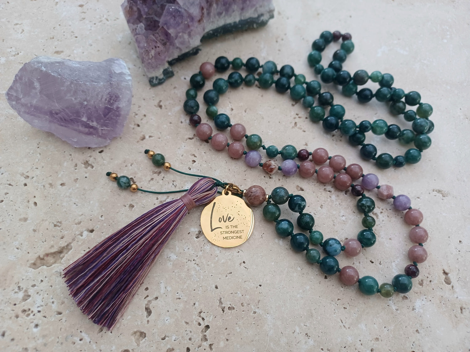 Mala  „Love is the strongest Medicine“  Liebe beginnt im Herzen – und wirkt weit darüber hinaus.