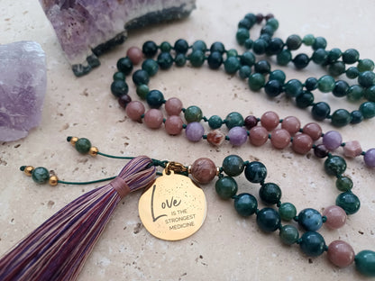 Mala  „Love is the strongest Medicine“  Liebe beginnt im Herzen – und wirkt weit darüber hinaus.