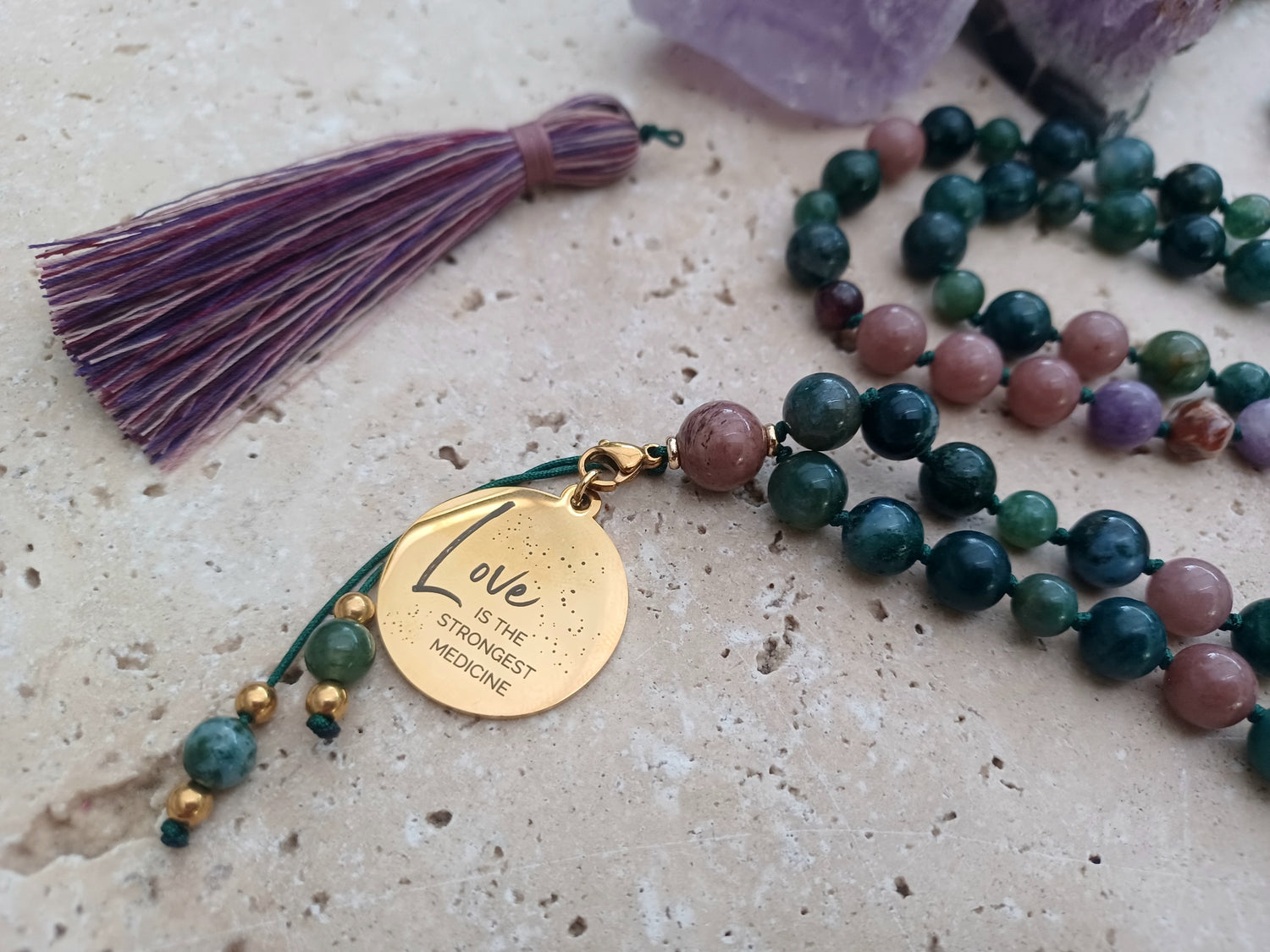 Mala  „Love is the strongest Medicine“  Liebe beginnt im Herzen – und wirkt weit darüber hinaus.