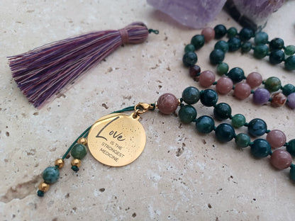 Mala  „Love is the strongest Medicine“  Liebe beginnt im Herzen – und wirkt weit darüber hinaus.