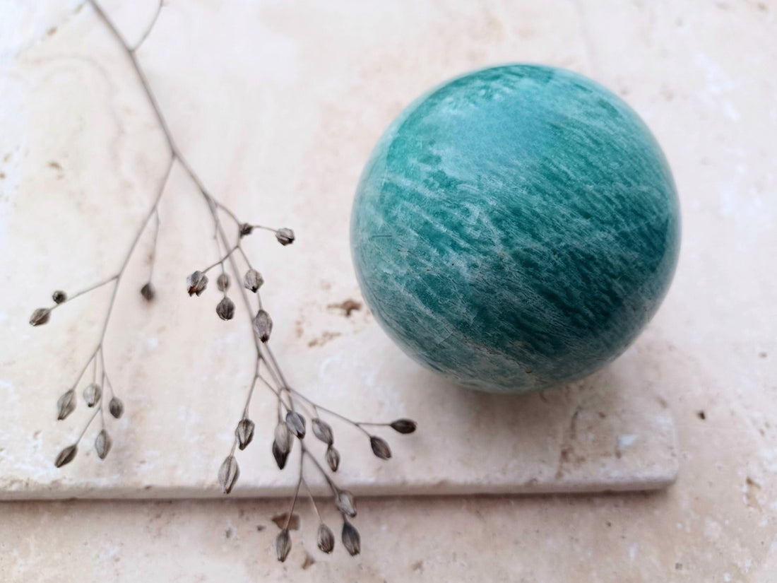 Amazonit Kugel - Harmonie, Leichtigkeit und innerer Ausgleich