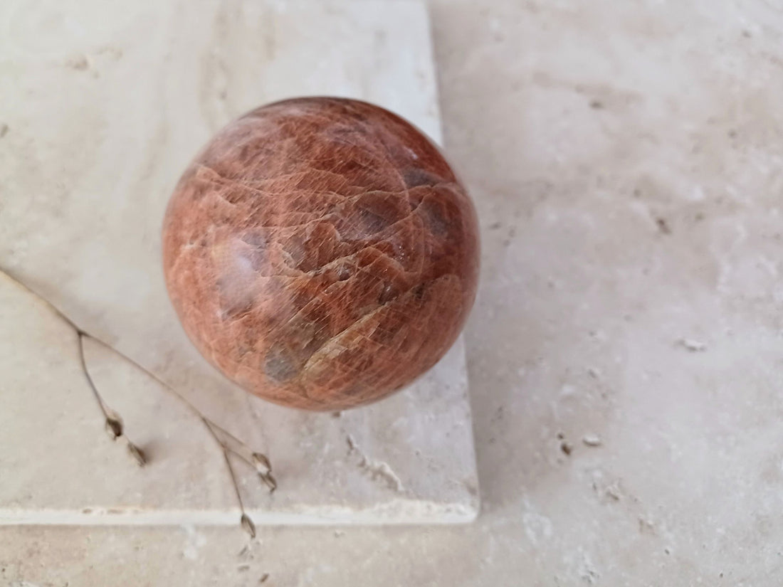 Mondstein Kugel - Weiblichkeit und sanfte Balance