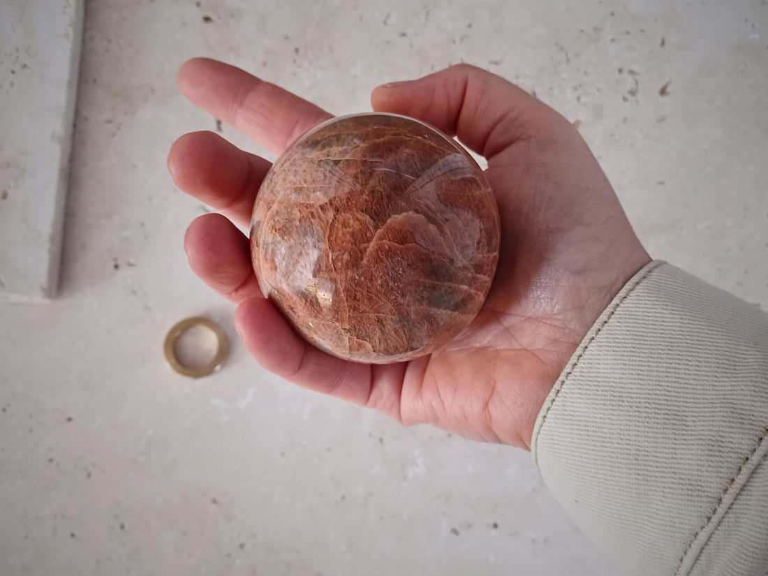 Mondstein Kugel - Weiblichkeit und sanfte Balance